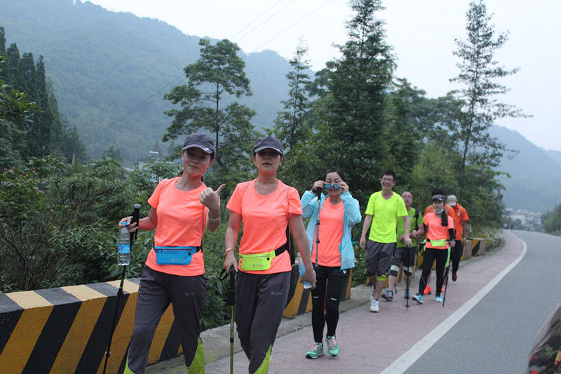宠爱女神节_成都拓展训练 _【 探索之旅大型团