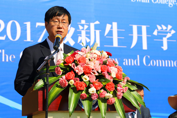 我院隆重举行2017级新生开学典礼暨军训总结表彰大会 我院隆重举行2017级新生开学典礼暨军训总结表彰大会