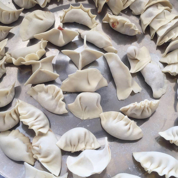 再来看一看广东公司包饺子的现场: 这次包饺子过冬至的活动,整个澳都