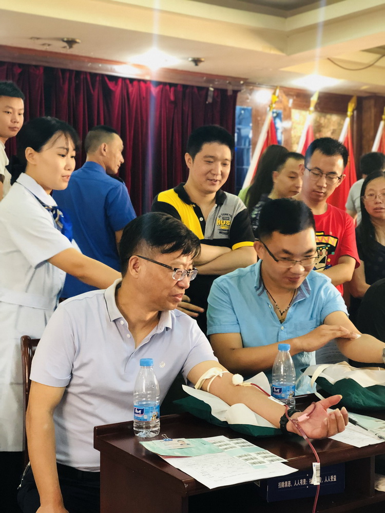 “无偿献热血，传递正能量”——献血活动报道