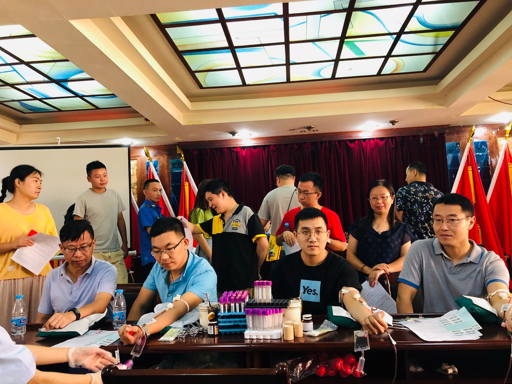 “无偿献热血，传递正能量”——献血活动报道