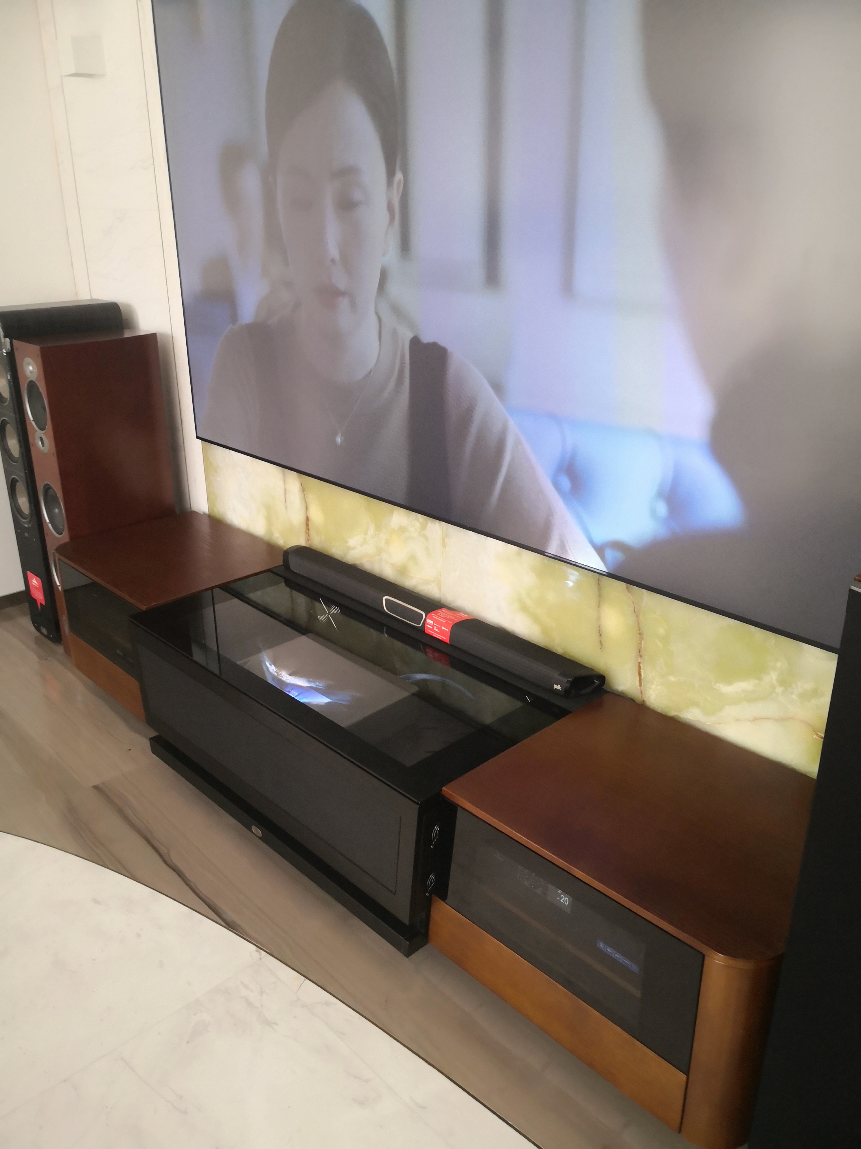 极米激光电视+E-JOIN猛犸E98胡桃木色功能伸缩款电视柜定制
