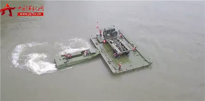 中国军视网:陆军“工程奇兵—2019”比武竞赛火热进行中,中国应急装备一展雄姿 中国军视网:陆军“工程奇兵—2019”比武竞赛火热进行中,中国应急装备一展雄姿