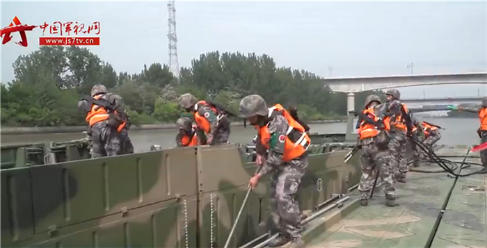 中国军视网:陆军“工程奇兵—2019”比武竞赛火热进行中,中国应急装备一展雄姿 中国军视网:陆军“工程奇兵—2019”比武竞赛火热进行中,中国应急装备一展雄姿