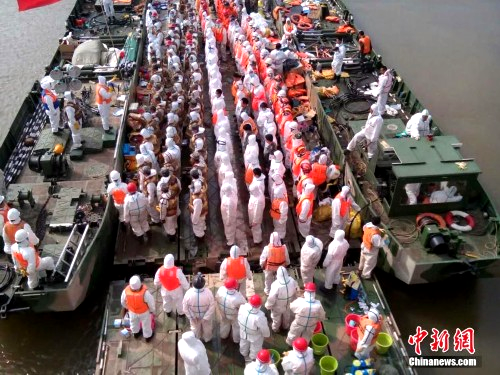 华舟舟桥救援长江沉船客轮“东方之星” 华舟舟桥救援长江沉船客轮“东方之星”
