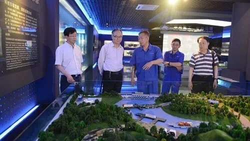 武汉船舶工业公司总经理周平到华舟重工检查指导工作 武汉船舶工业公司总经理周平到华舟重工检查指导工作