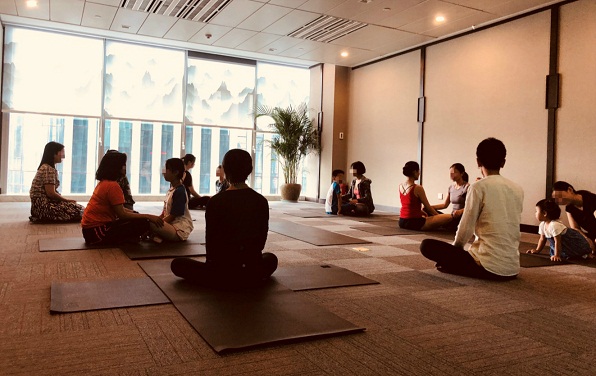 “爱的陪伴 玩转YOGA”——阿拉丁资产重庆公司举办亲子瑜伽体验课堂