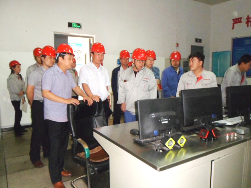 Chairman Yan Qinglin to Jiayuguan Aofu condolences to staff Chairman Yan Qinglin to Jiayuguan Aofu condolences to staff