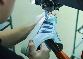 中国劳动成本上升 adidas宣布将部分生产线撤出中国