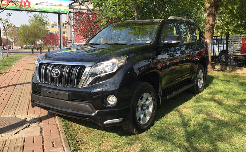 霸道2700底挂17轮天窗全配