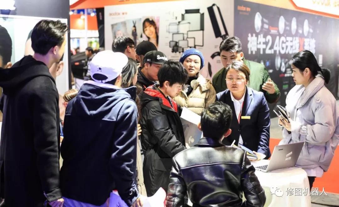 深黑科技修图机器人·上海国际婚纱摄影器材展 深黑科技修图机器人·上海国际婚纱摄影器材展