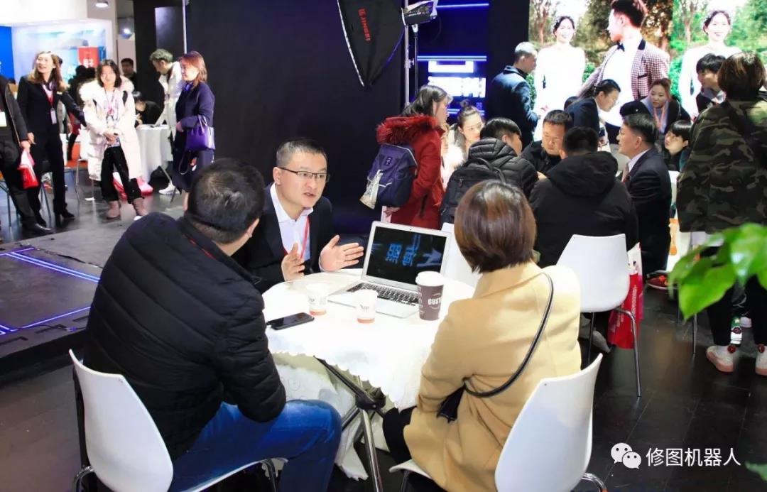 深黑科技修图机器人·上海国际婚纱摄影器材展 深黑科技修图机器人·上海国际婚纱摄影器材展