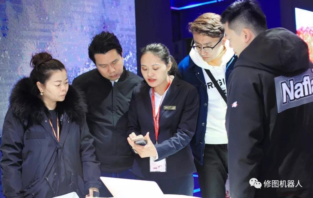 深黑科技修图机器人·上海国际婚纱摄影器材展 深黑科技修图机器人·上海国际婚纱摄影器材展