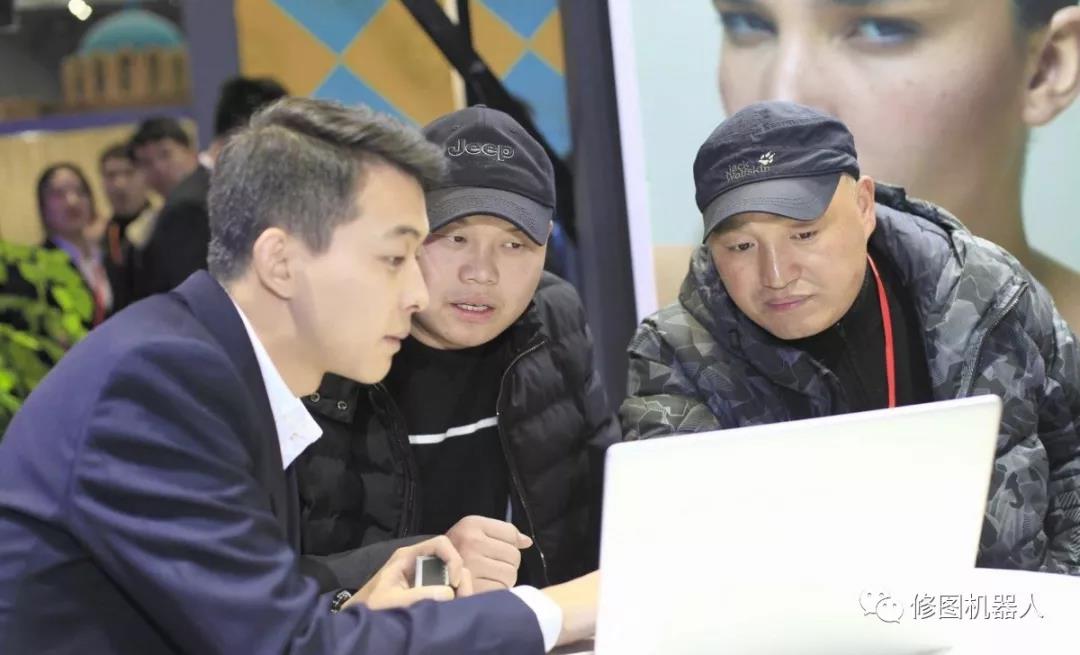 深黑科技修图机器人·上海国际婚纱摄影器材展 深黑科技修图机器人·上海国际婚纱摄影器材展