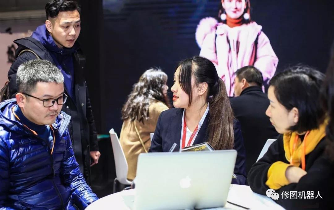 深黑科技修图机器人·上海国际婚纱摄影器材展 深黑科技修图机器人·上海国际婚纱摄影器材展