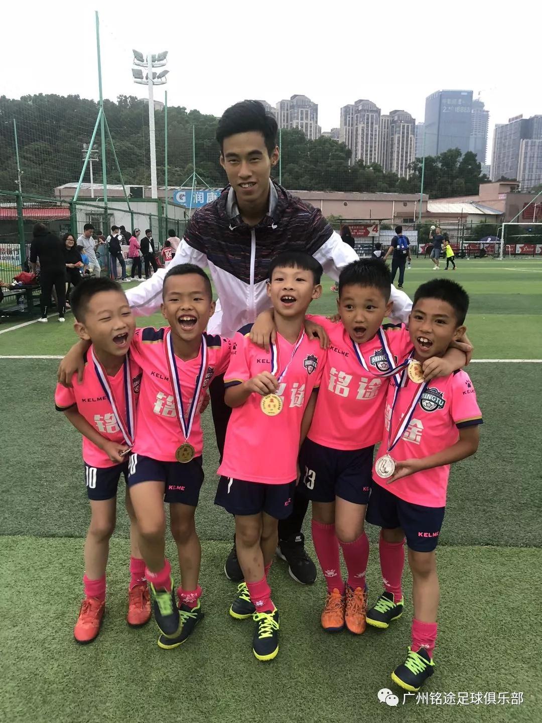 五一假期過足踢波癮 銘途勇奪u8亞軍 五一假期過足踢波癮 銘途勇奪u8亞軍