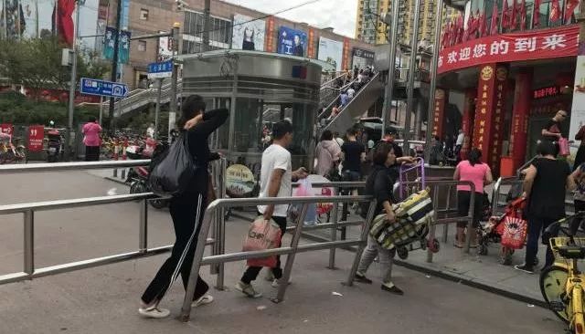 消失中的服装市场，“他们最恨的人是马云”