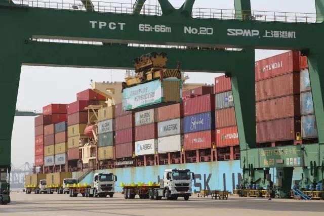 全球首台无人驾驶电动卡车开启港口试运营 助推港口转型升级提质增效 引领绿色智慧物流创新发展 全球首台无人驾驶电动卡车开启港口试运营 助推港口转型升级提质增效 引领绿色智慧物流创新发展