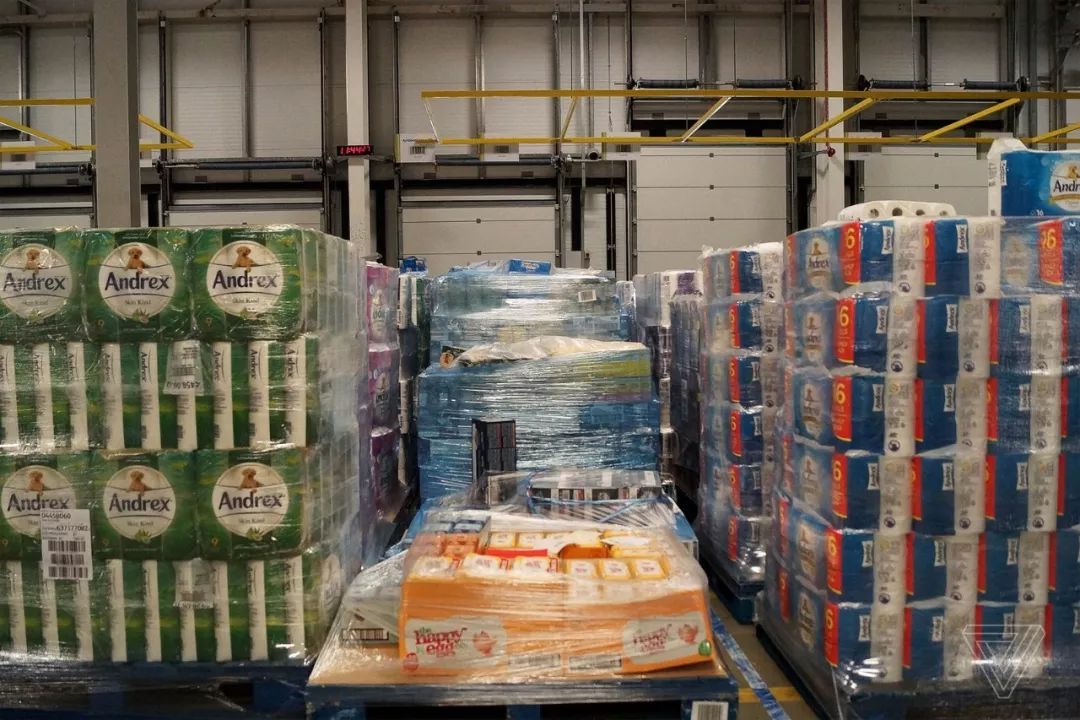  仓储机器人浪潮，催生出的是物流自动化革新，还是下岗恐惧？