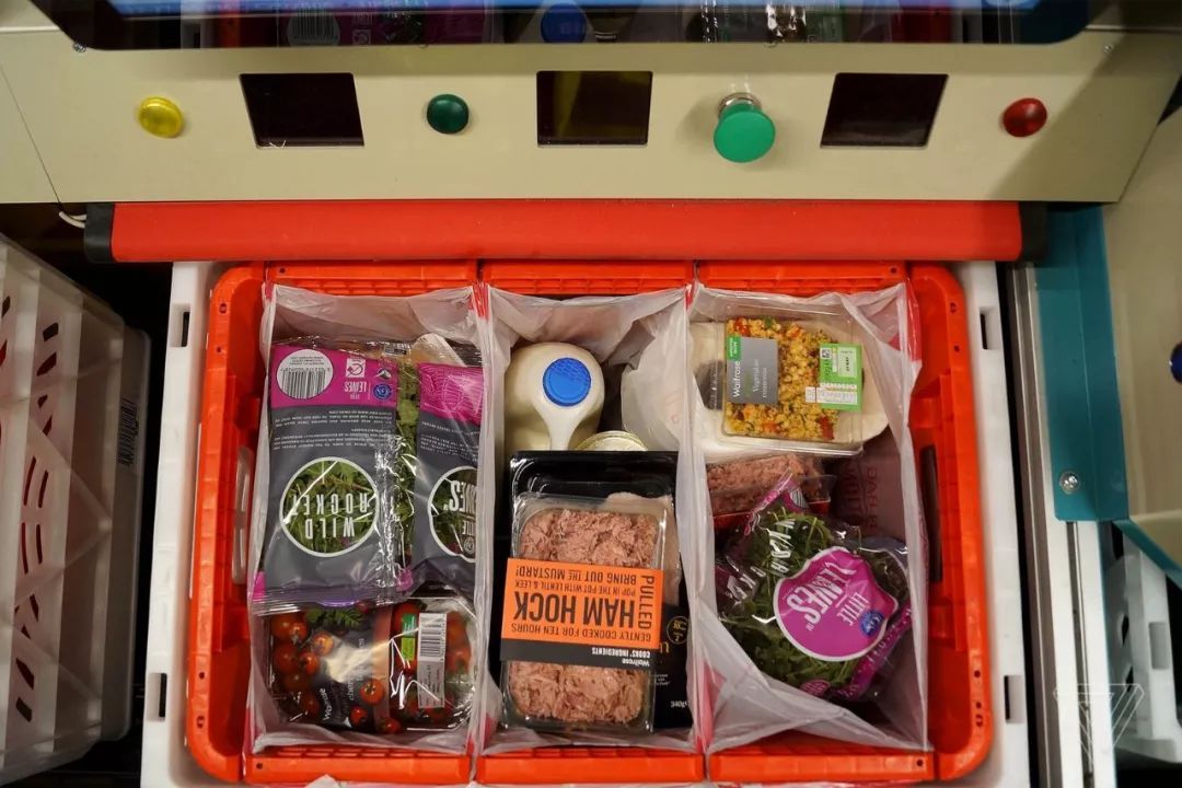  仓储机器人浪潮，催生出的是物流自动化革新，还是下岗恐惧？