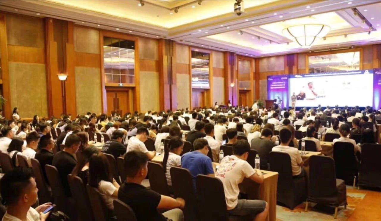 笨鳥標識受邀參加中國工業電商研究院成立大會,分享網絡營銷之路 笨鳥標識受邀參加中國工業電商研究院成立大會,分享網絡營銷之路