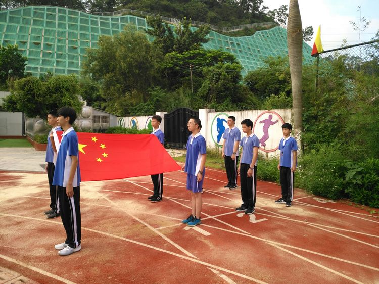 深圳市格睿特高级中学之2018年秋开学季纪实系列(一)——暂却戎装，扬帆起航！