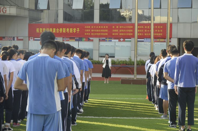 深圳市格睿特高级中学之2018年秋开学季纪实系列(一)——暂却戎装，扬帆起航！