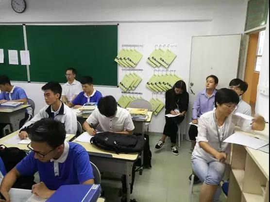 2018年秋龙华区教科院领导莅临深圳市格睿特高级中学视导