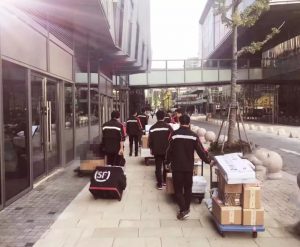 顺丰小哥的快递箱长腿了？“徒步送快递”神器现身