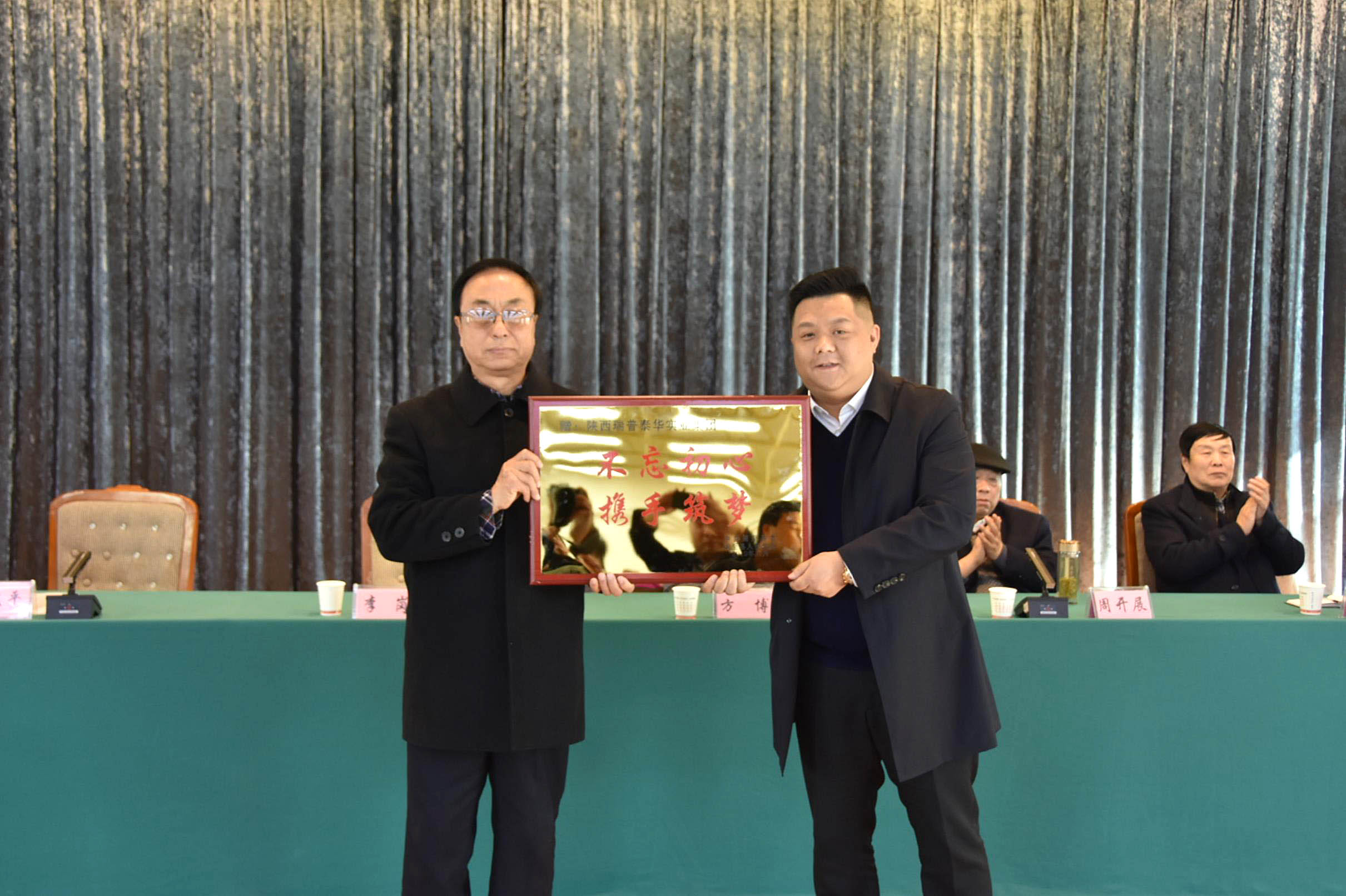 结对帮扶显真情·寒冬助学暖人心