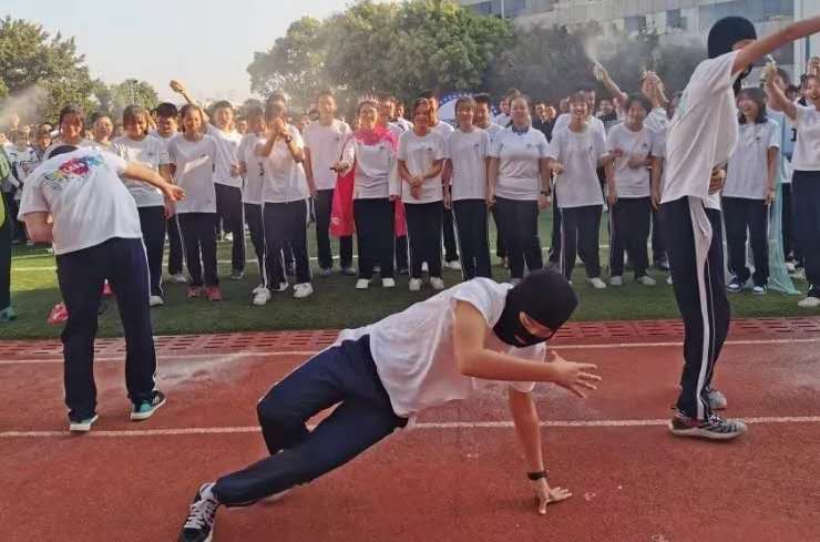 青春飞扬 梦想起航——记格睿特高级中学第二届校运会