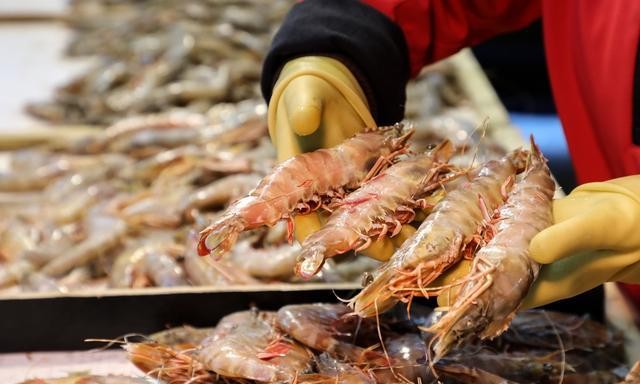 The package of white shrimp bought at home has detected the new crown virus. Can imported food still