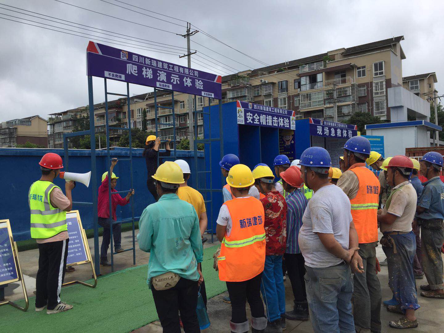 以身說教、珍愛生命---走進“安全體驗館” ---瑞庭熙岸項目部安全教育培訓(xùn)紀實報道