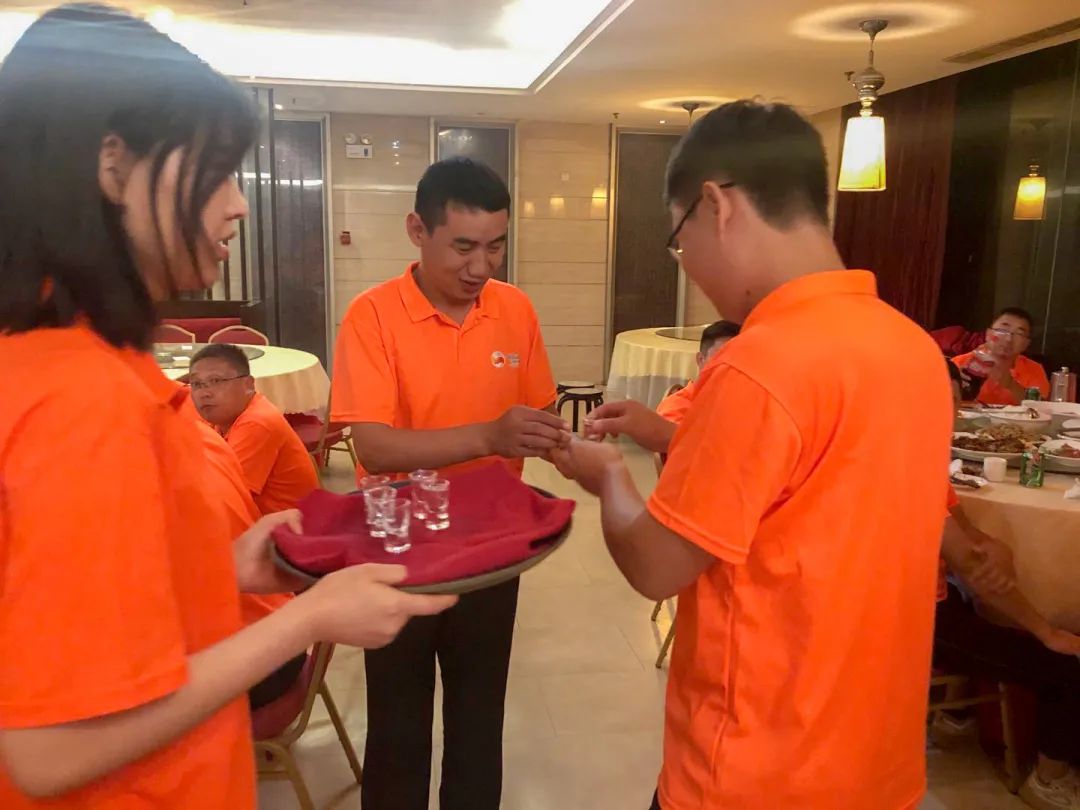 匠心传承 薪火相传—记哈尔优发娱乐电脑版《师徒带教》 匠心传承 薪火相传—记哈尔优发娱乐电脑版《师徒带教》