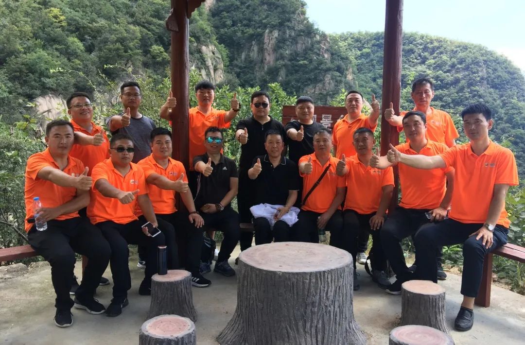 匠心传承 薪火相传—记哈尔优发娱乐电脑版《师徒带教》 匠心传承 薪火相传—记哈尔优发娱乐电脑版《师徒带教》
