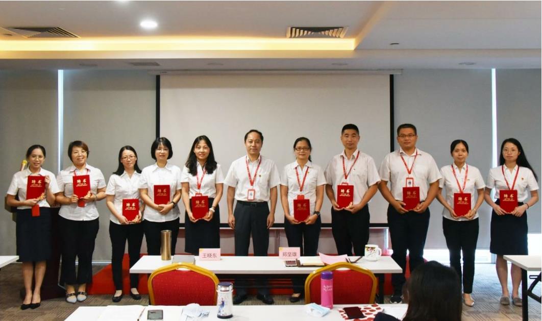 鹰金钱企业文化内化于心,外化于行 —记企业文化宣贯启动暨首届内训师聘用会 鹰金钱企业文化内化于心,外化于行 —记企业文化宣贯启动暨首届内训师聘用会