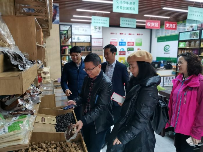 国药集团重庆医药设计院有限公司工会主席潘晓勤赴鸡鸣乡调研脱贫攻坚