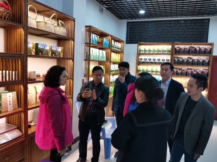 国药集团重庆医药设计院有限公司工会主席潘晓勤赴鸡鸣乡调研脱贫攻坚