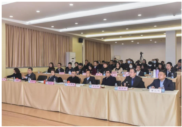 董事长黄明良先生出席华神科技2020年度工作总结及2021年经营思路暨目标责任书签订大会 董事长黄明良先生出席华神科技2020年度工作总结及2021年经营思路暨目标责任书签订大会