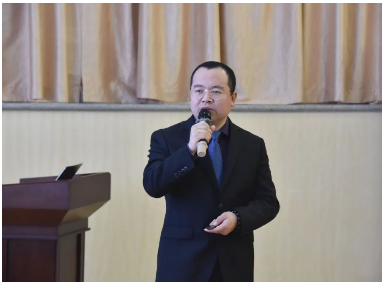 董事长黄明良先生出席华神科技2020年度工作总结及2021年经营思路暨目标责任书签订大会 董事长黄明良先生出席华神科技2020年度工作总结及2021年经营思路暨目标责任书签订大会
