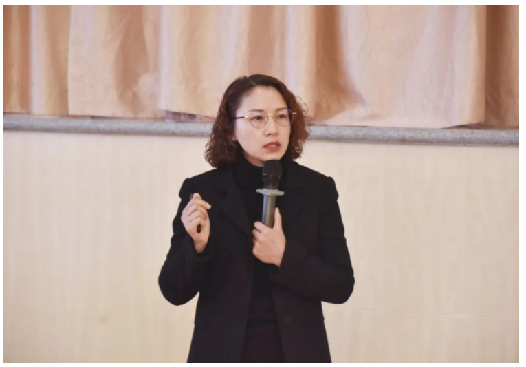 董事长黄明良先生出席华神科技2020年度工作总结及2021年经营思路暨目标责任书签订大会 董事长黄明良先生出席华神科技2020年度工作总结及2021年经营思路暨目标责任书签订大会