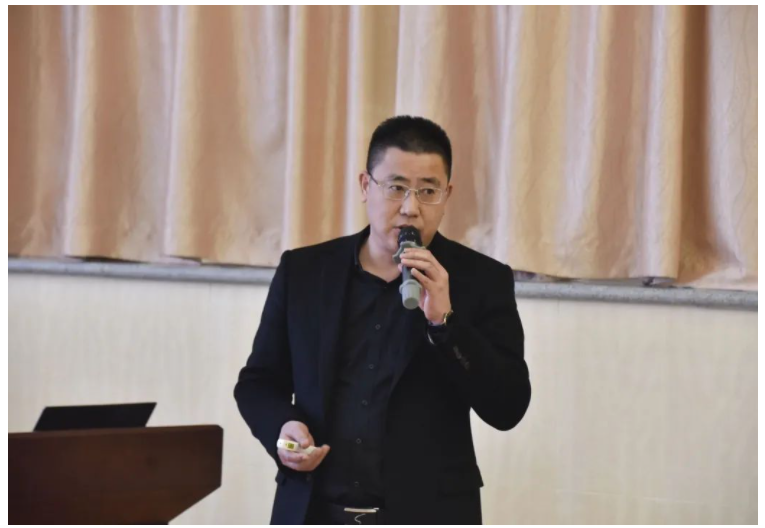 董事长黄明良先生出席华神科技2020年度工作总结及2021年经营思路暨目标责任书签订大会 董事长黄明良先生出席华神科技2020年度工作总结及2021年经营思路暨目标责任书签订大会