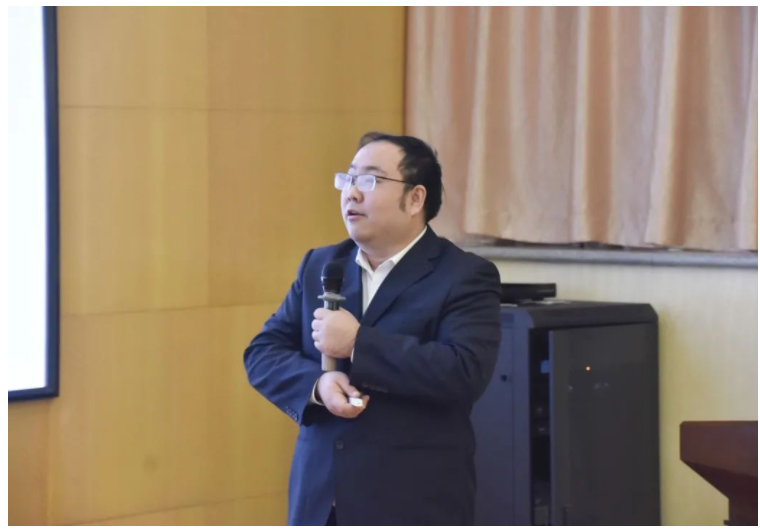 董事长黄明良先生出席华神科技2020年度工作总结及2021年经营思路暨目标责任书签订大会 董事长黄明良先生出席华神科技2020年度工作总结及2021年经营思路暨目标责任书签订大会