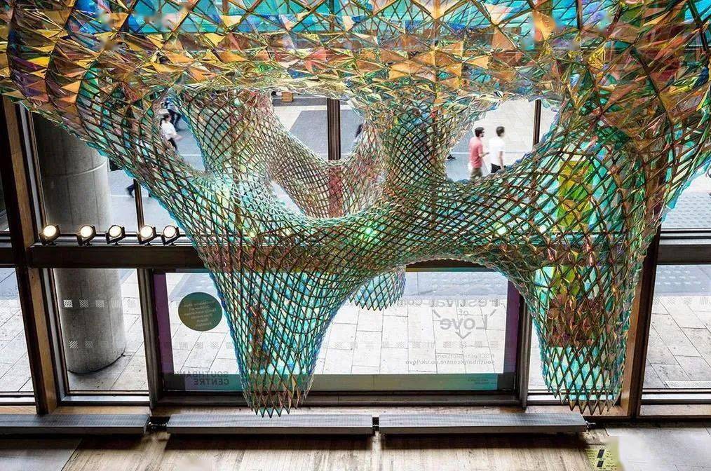 運(yùn)用空間設(shè)計(jì)色彩搭配 提升品牌辨識(shí)度與氣質(zhì)