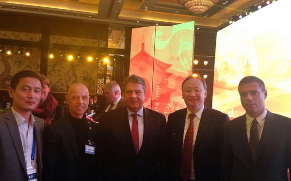 Wolfgang Frey mit Bundeswirtschaftsminister Sigmar Gabriel in China