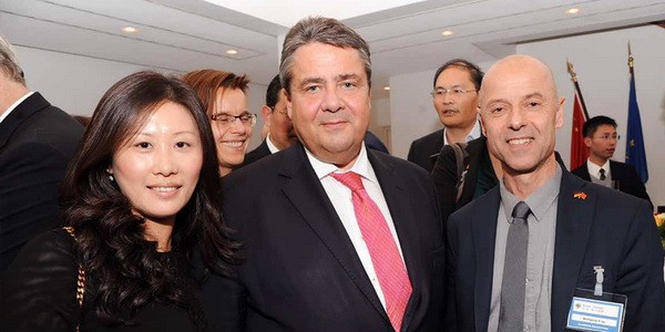 Wolfgang Frey mit Bundeswirtschaftsminister Sigmar Gabriel in China