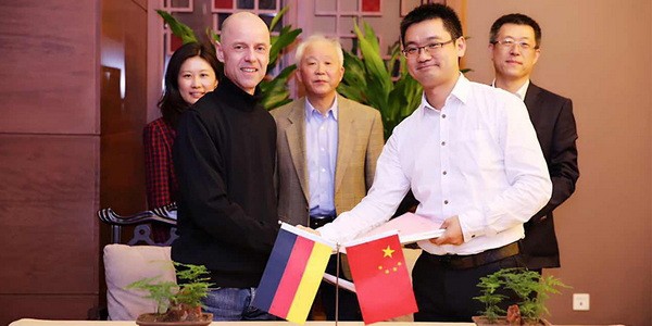 Vertragsunterzeichnung auf der 12.IGEBC in Peking 