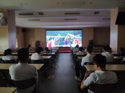 陕西恒业建设集团组织员工观看电影《夺冠》