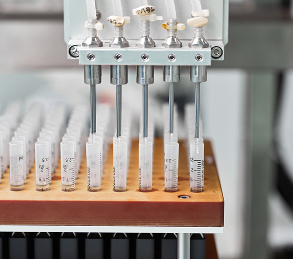 Automatic oil injection line and assembly line