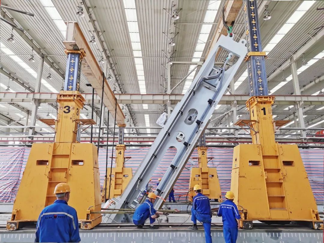 项目动态 | 上海凌云压机设备安装项目大件吊装顺利完成